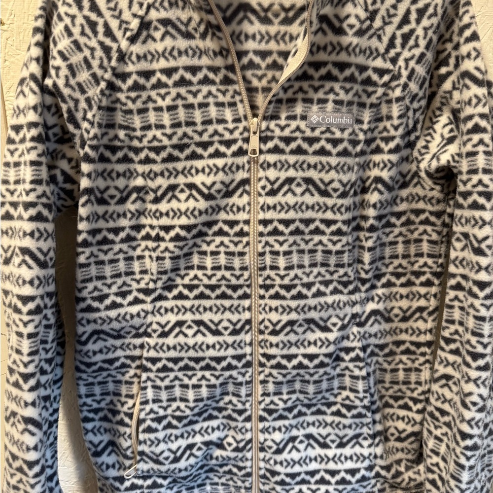 Columbia Black and White Geometric Jacket Cozy Zip-Up, Brand New, Without Tags.